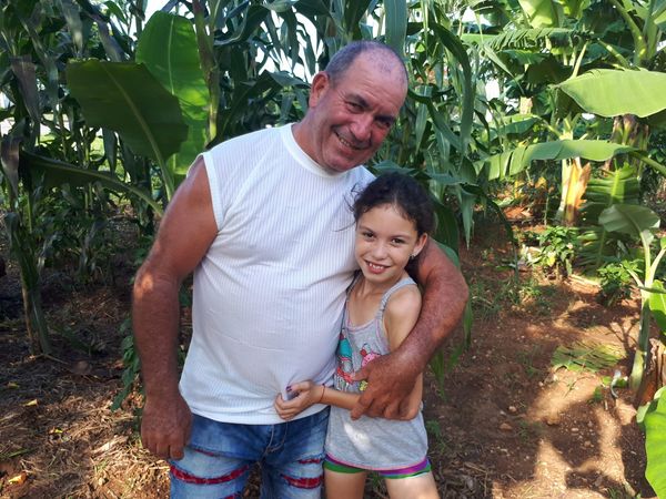Maikel Pérez Mainegra con su hija