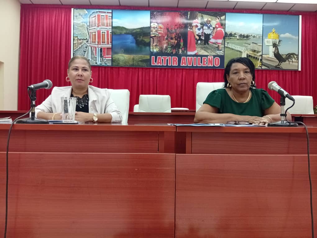 Presidencia con Yaíma y Viviana