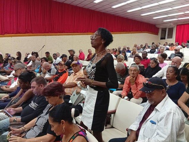 Mirta Rosa Doyle Johnson en la Asamblea Municipal